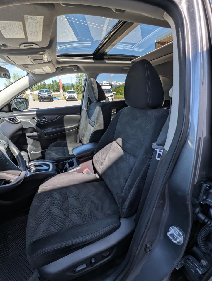 2015 Nissan Rogue SV Photo