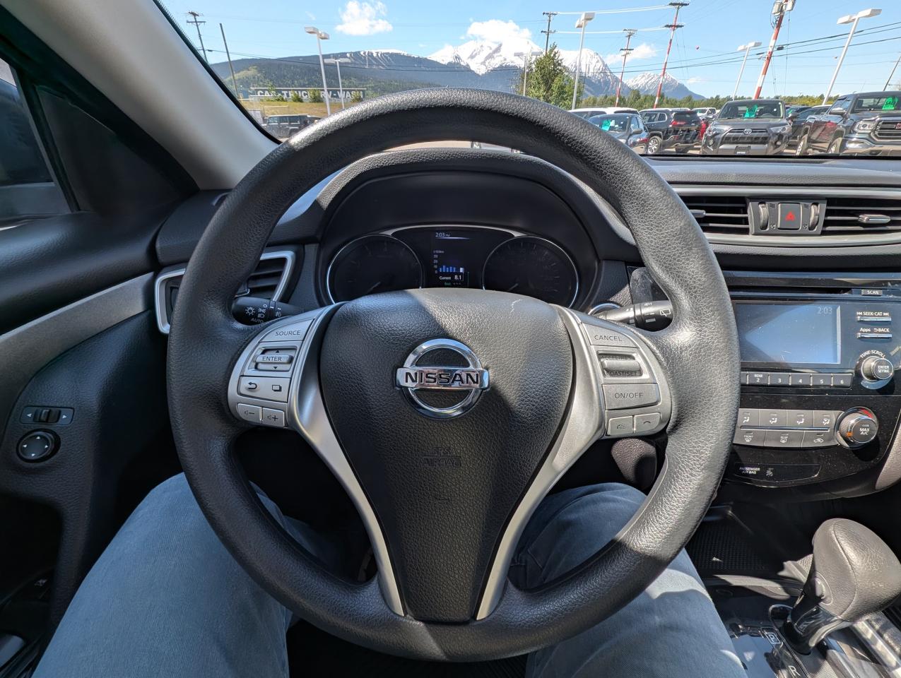 2015 Nissan Rogue SV Photo