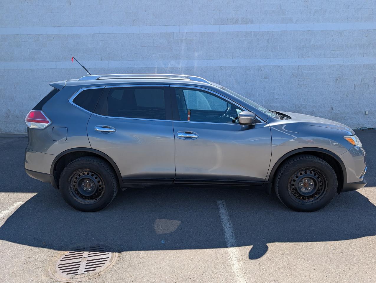 2015 Nissan Rogue SV Photo