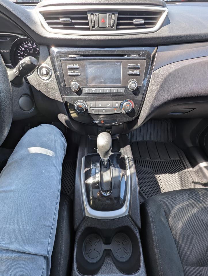 2015 Nissan Rogue SV Photo