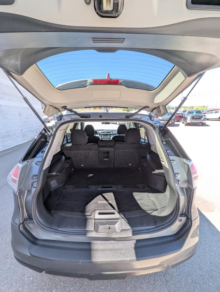 2015 Nissan Rogue SV Photo