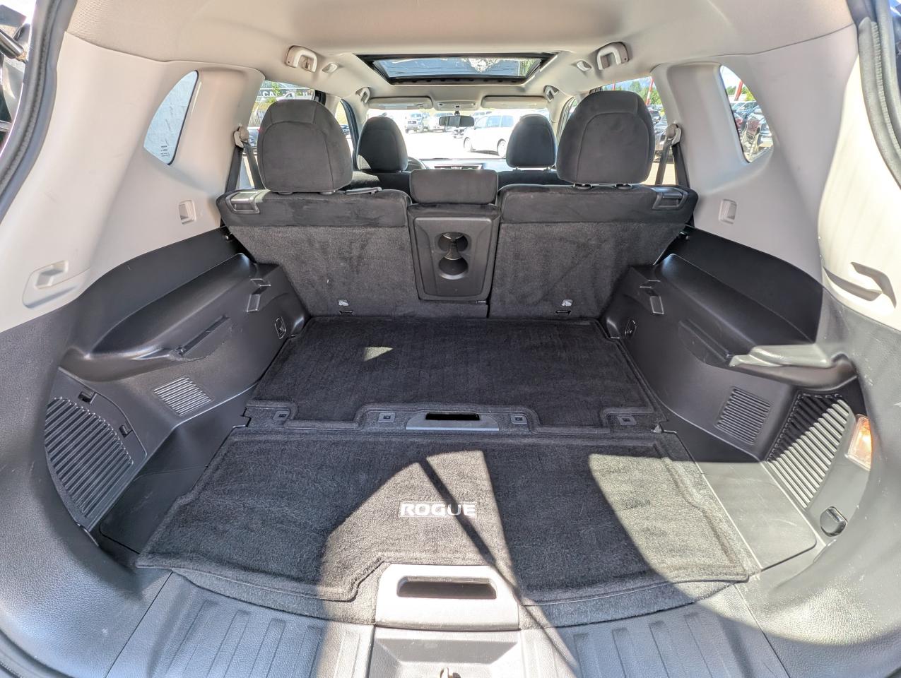 2015 Nissan Rogue SV Photo