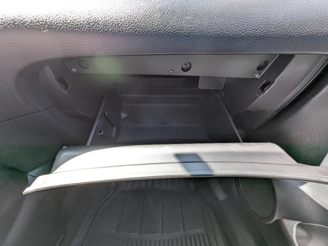 2015 Nissan Rogue SV Photo