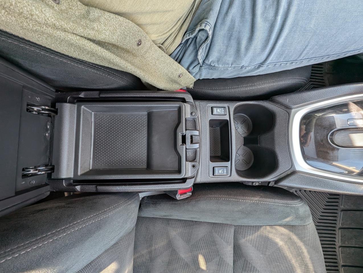 2015 Nissan Rogue SV Photo