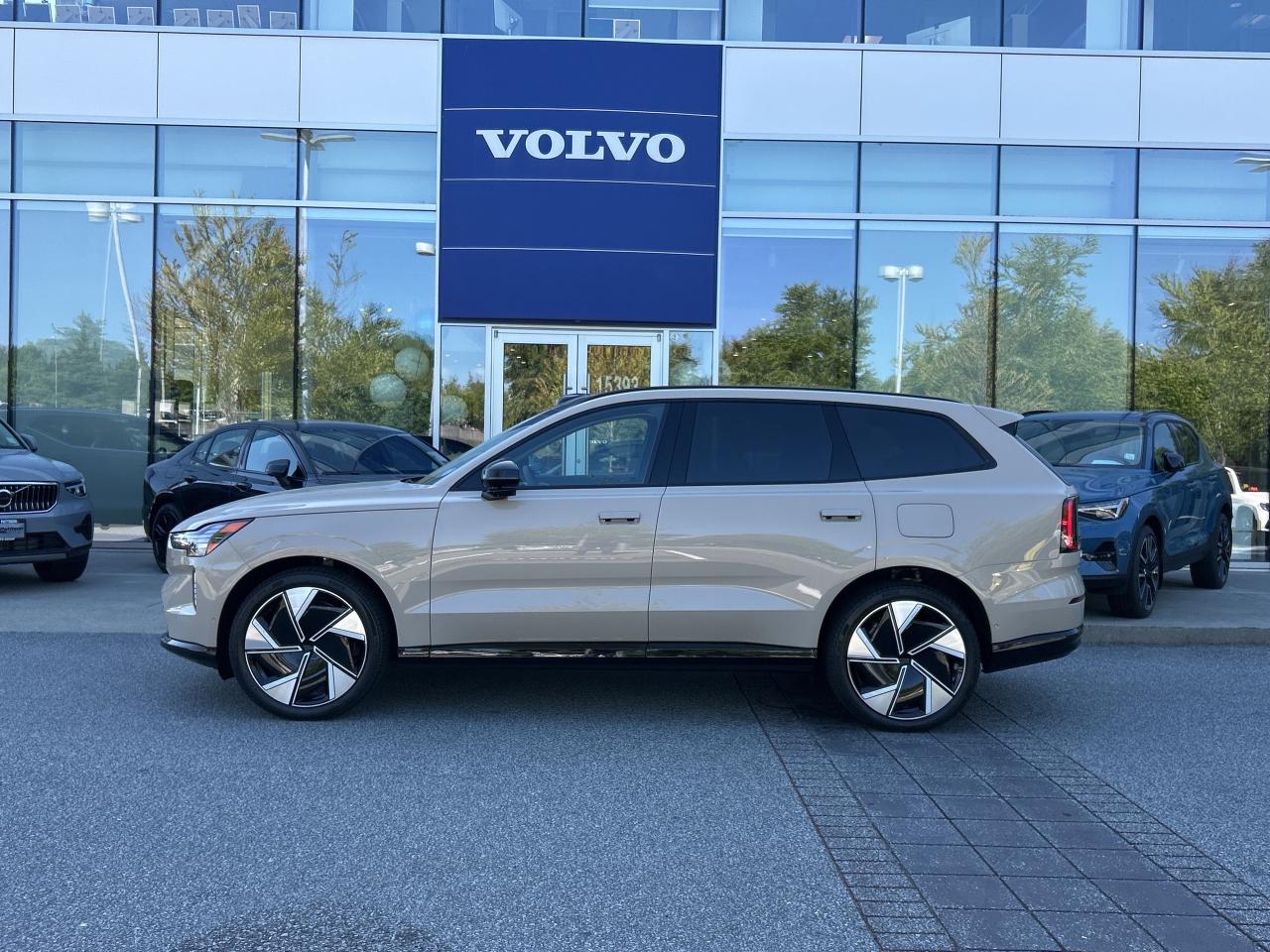 New 2025 Volvo EX90 Twin Motor Performance AWD 7-Seater Ultra for sale in Surrey, BC