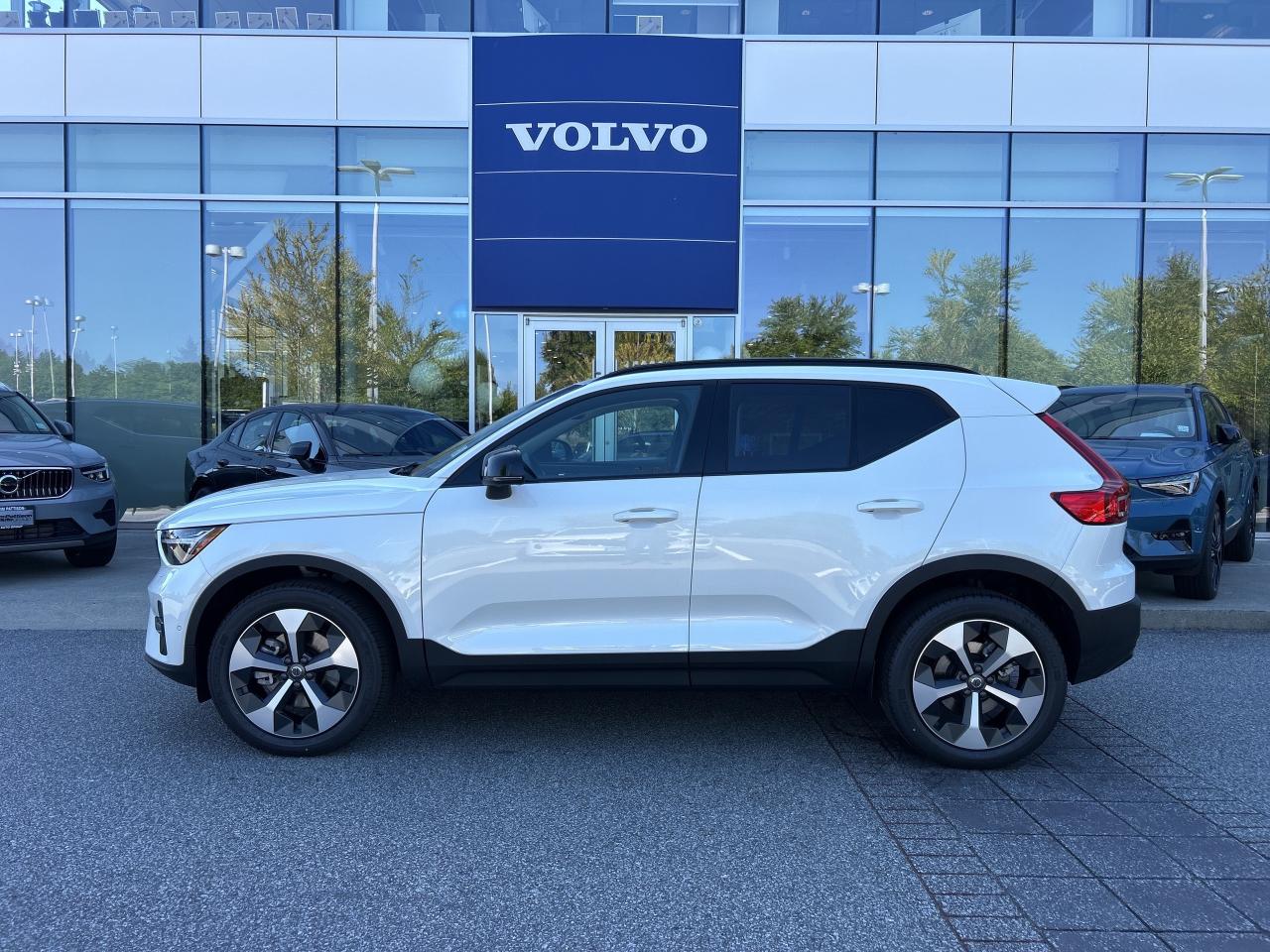 New 2025 Volvo XC40 B5 AWD Plus Dark Theme for sale in Surrey, BC