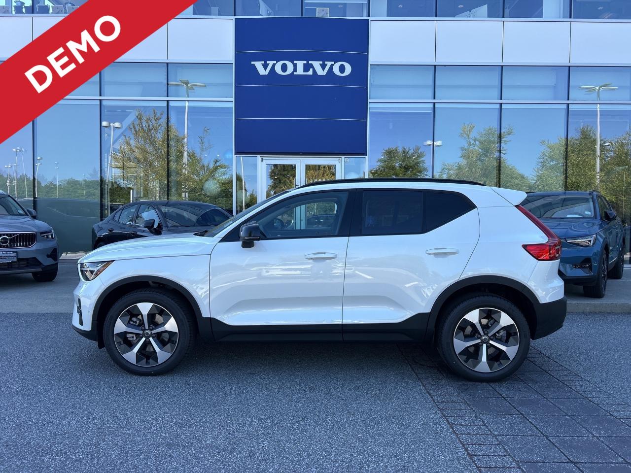 New 2025 Volvo XC40 B5 AWD Plus Dark Theme for sale in Surrey, BC