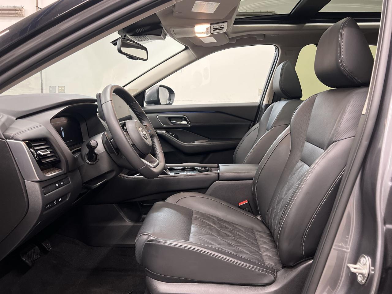 2024 Nissan Rogue PLATINUM AWD| LEATHER| PANO ROOF| ONLY 13,000KMS Photo