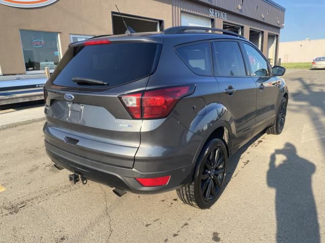 2019 Ford Escape Titanium 4WD - Photo #2