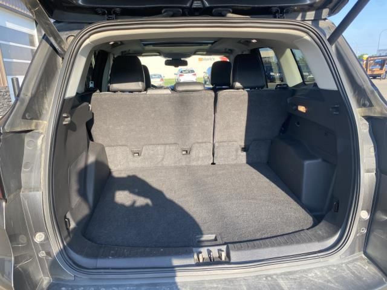 2019 Ford Escape Titanium 4WD - Photo #9