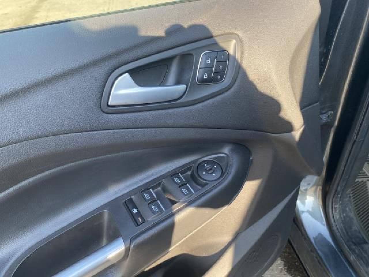2019 Ford Escape Titanium 4WD - Photo #12