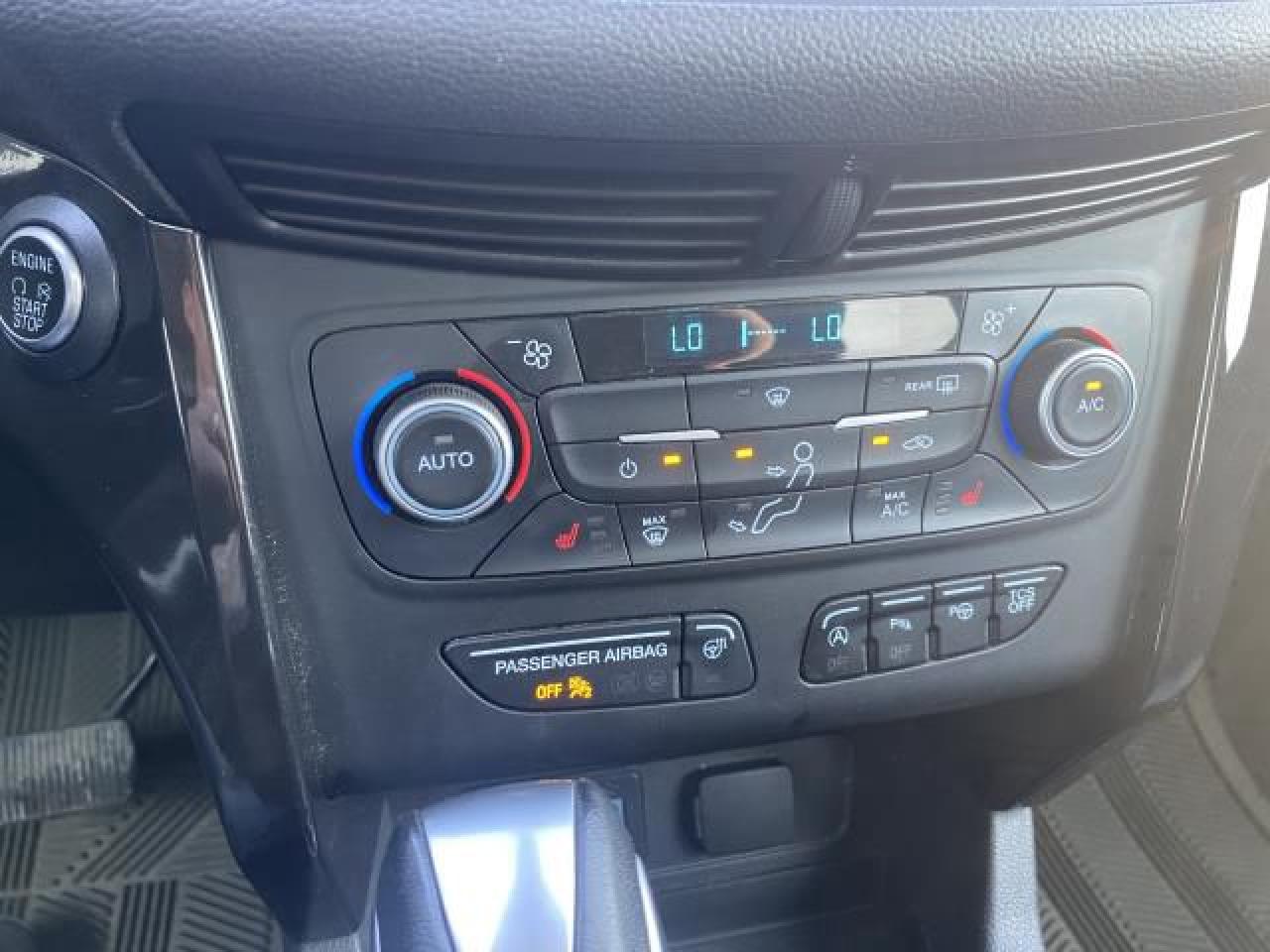 2019 Ford Escape Titanium 4WD - Photo #17