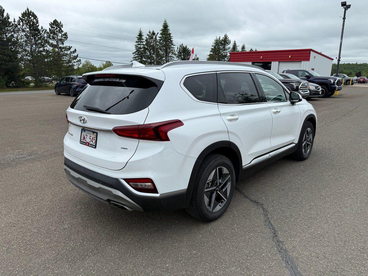 2020 Hyundai Santa Fe Preferred Photo4