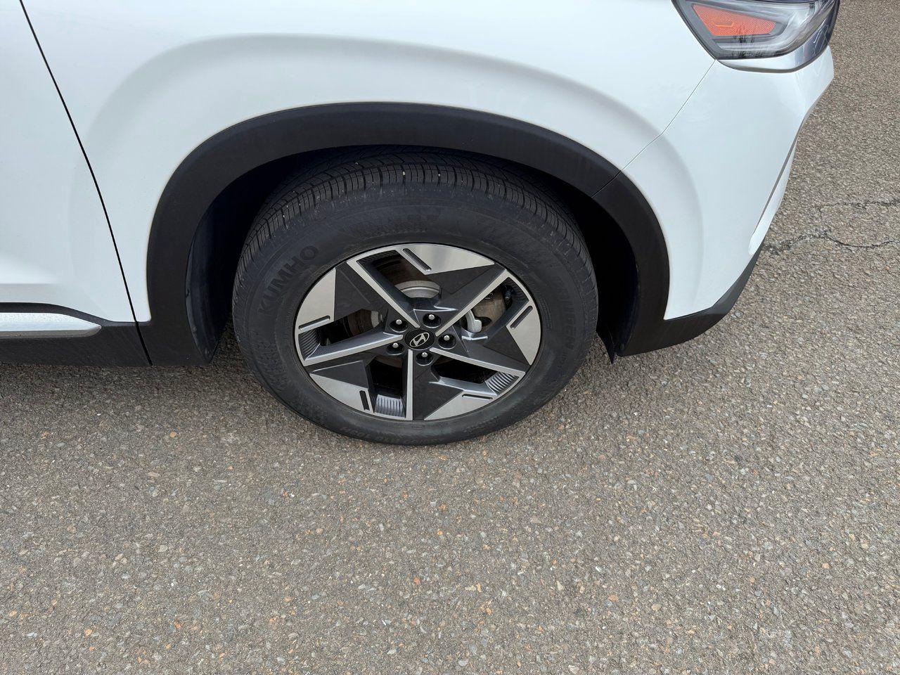 2020 Hyundai Santa Fe Preferred Photo3
