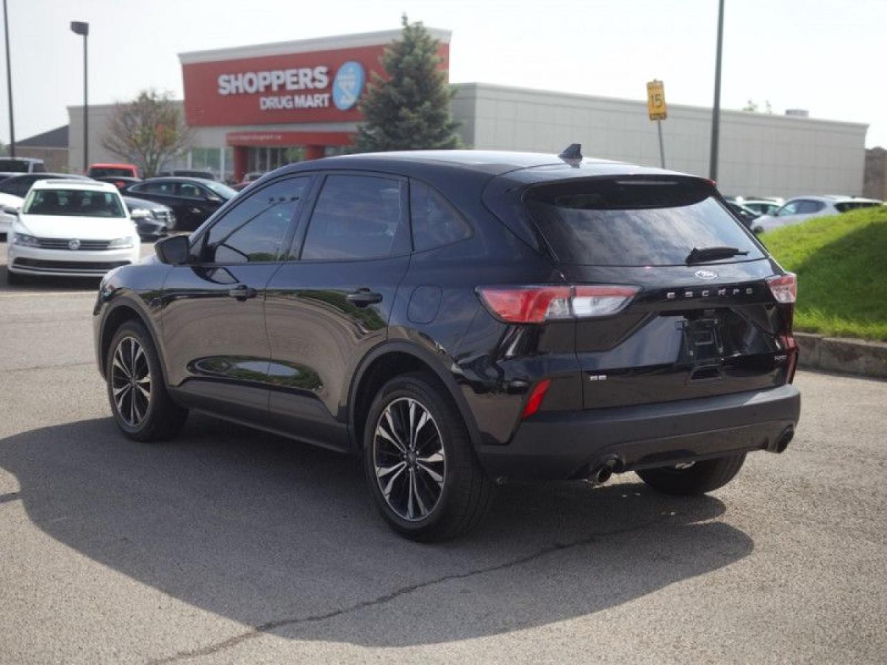 2022 Ford Escape SE  **SE SPORT APPEARANCE PKG** Photo2