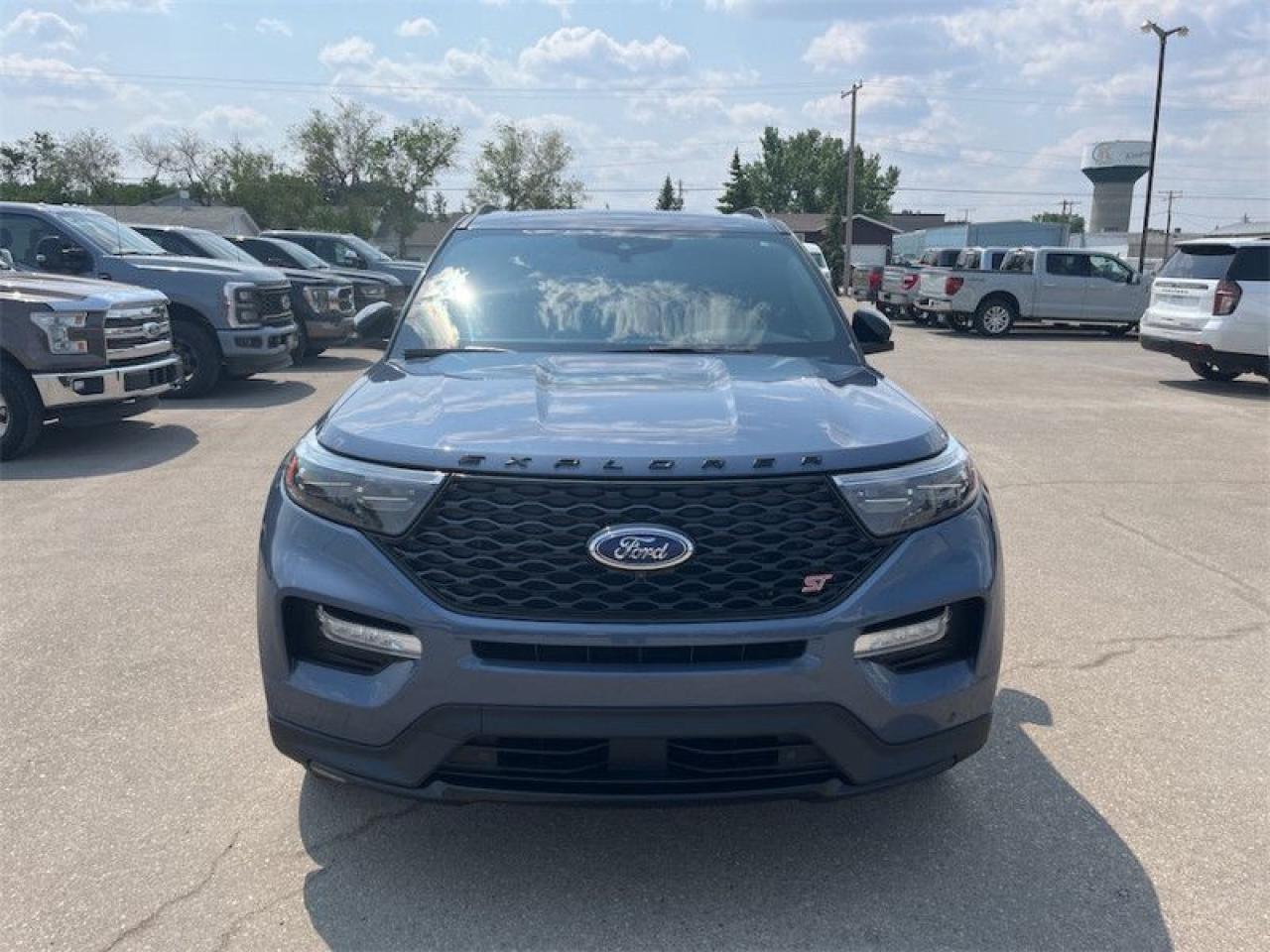 2021 Ford Explorer  Photo3