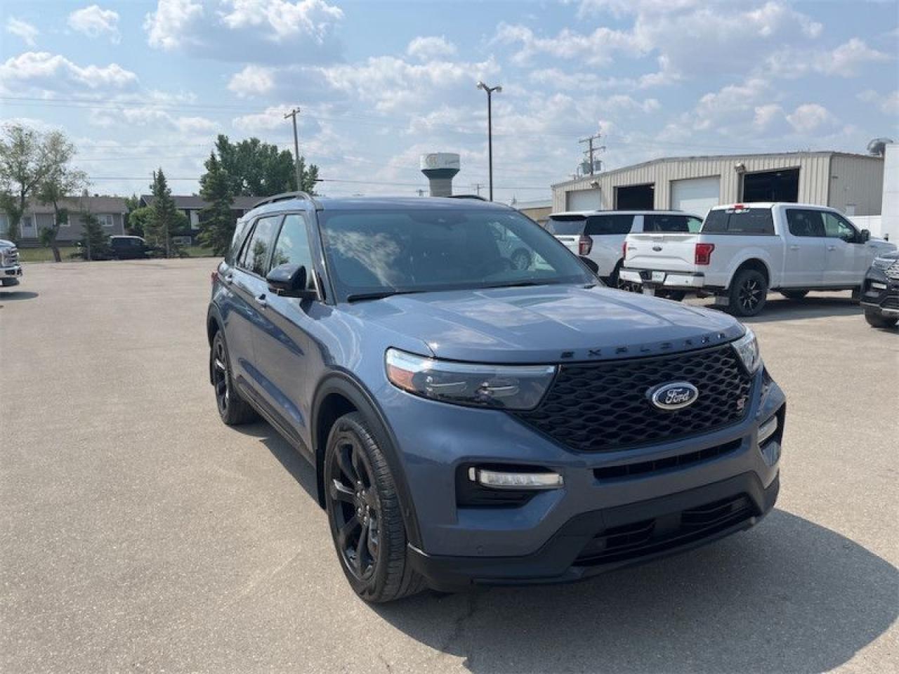 2021 Ford Explorer  Photo2