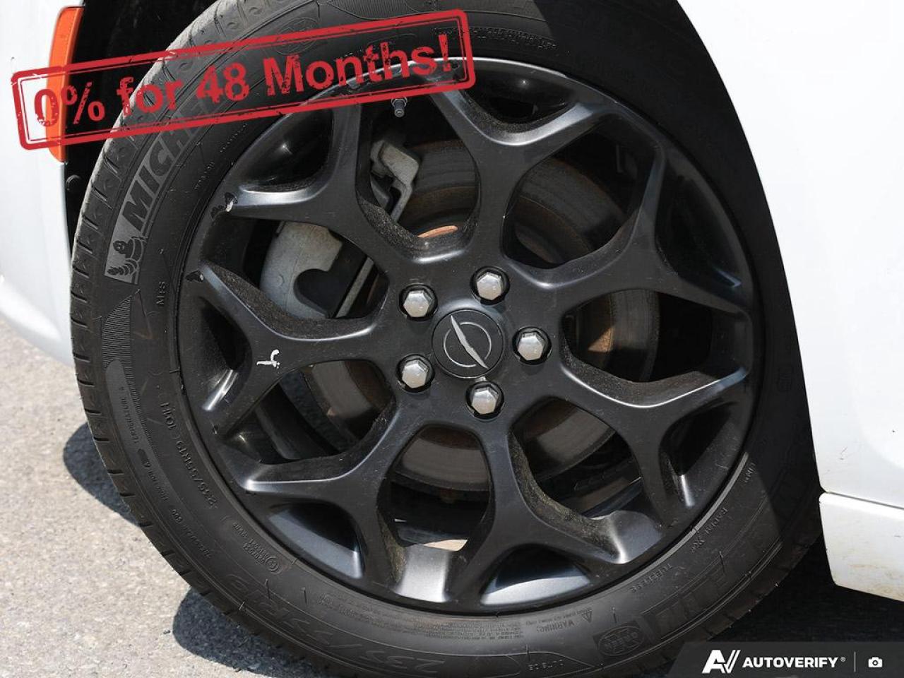 2023 Chrysler 300 300 TOURING L Photo