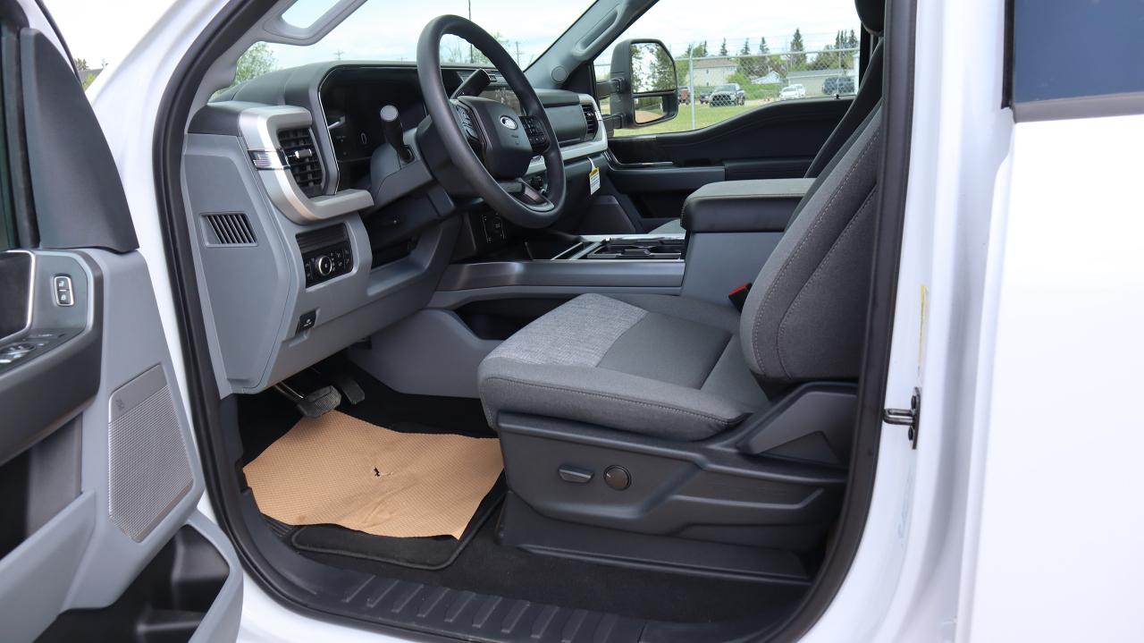 2025 Ford F-350 Super Duty SRW XLT Photo5