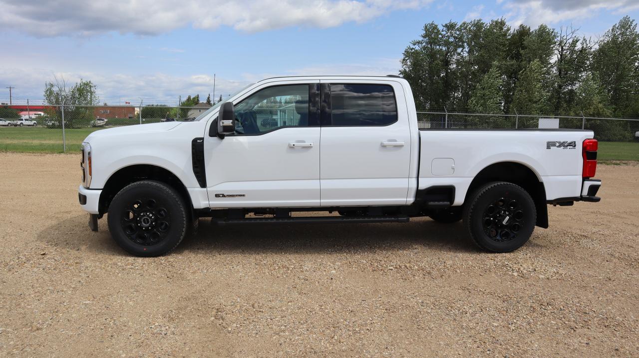 2025 Ford F-350 Super Duty SRW XLT Photo2