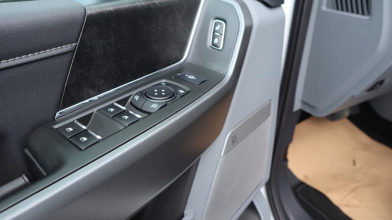2025 Ford F-350 Super Duty SRW XLT Photo5