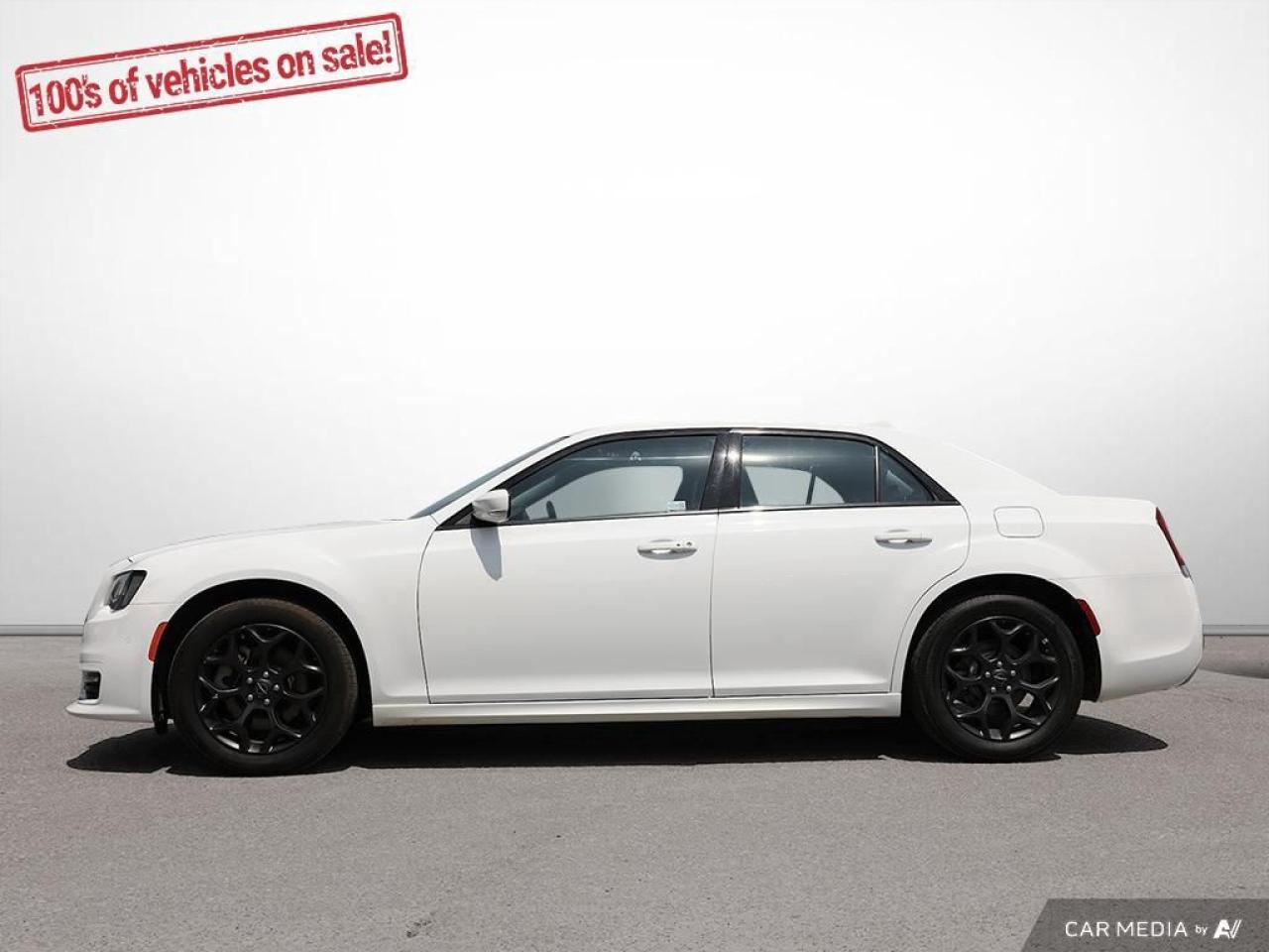 2023 Chrysler 300 300 TOURING L Photo2