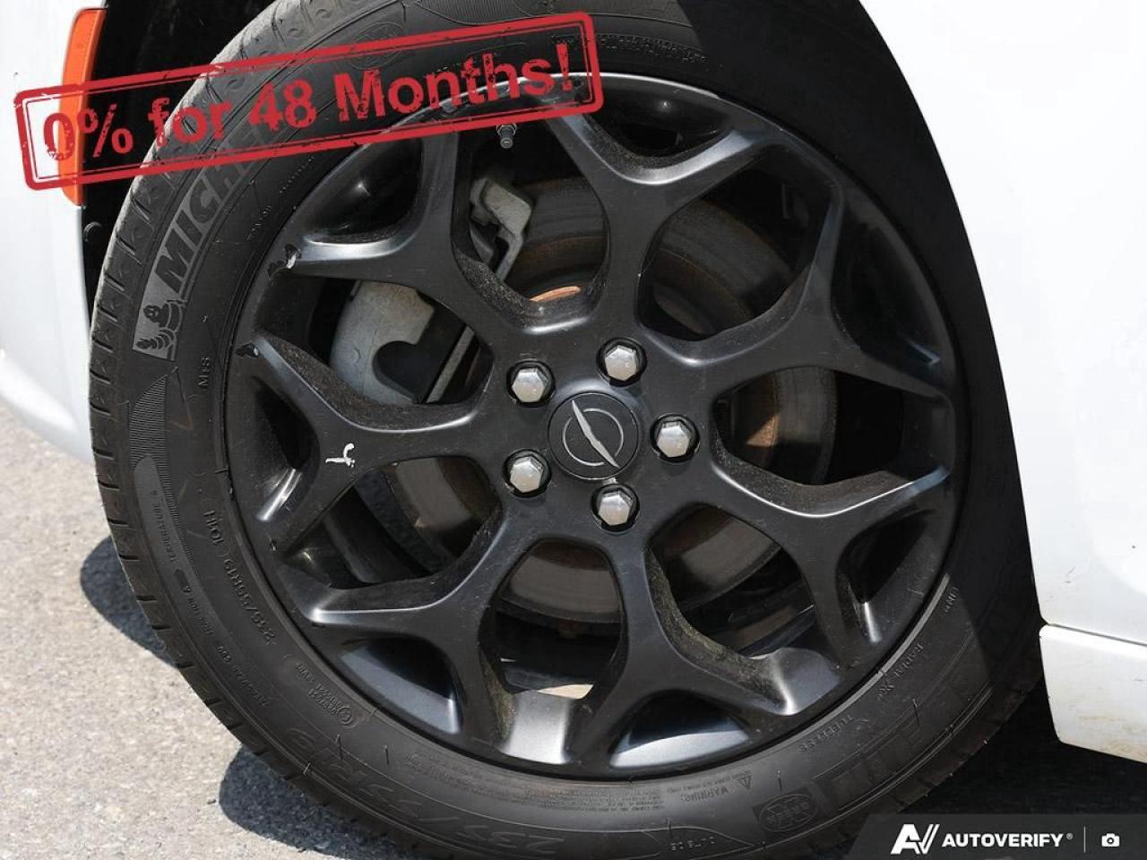 2023 Chrysler 300 300 TOURING L Photo