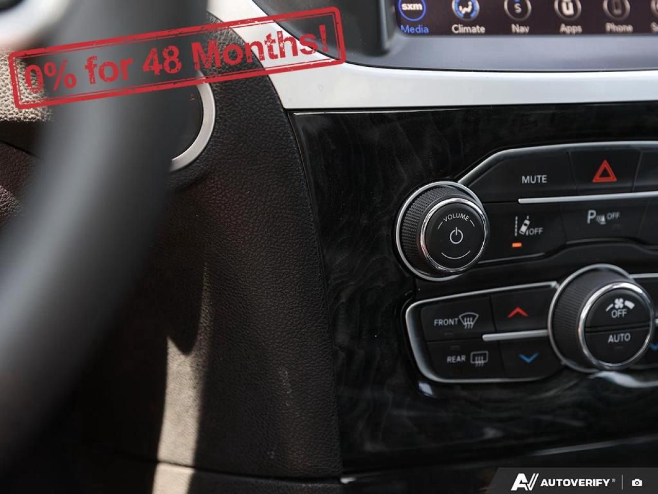 2023 Chrysler 300 300 TOURING L Photo