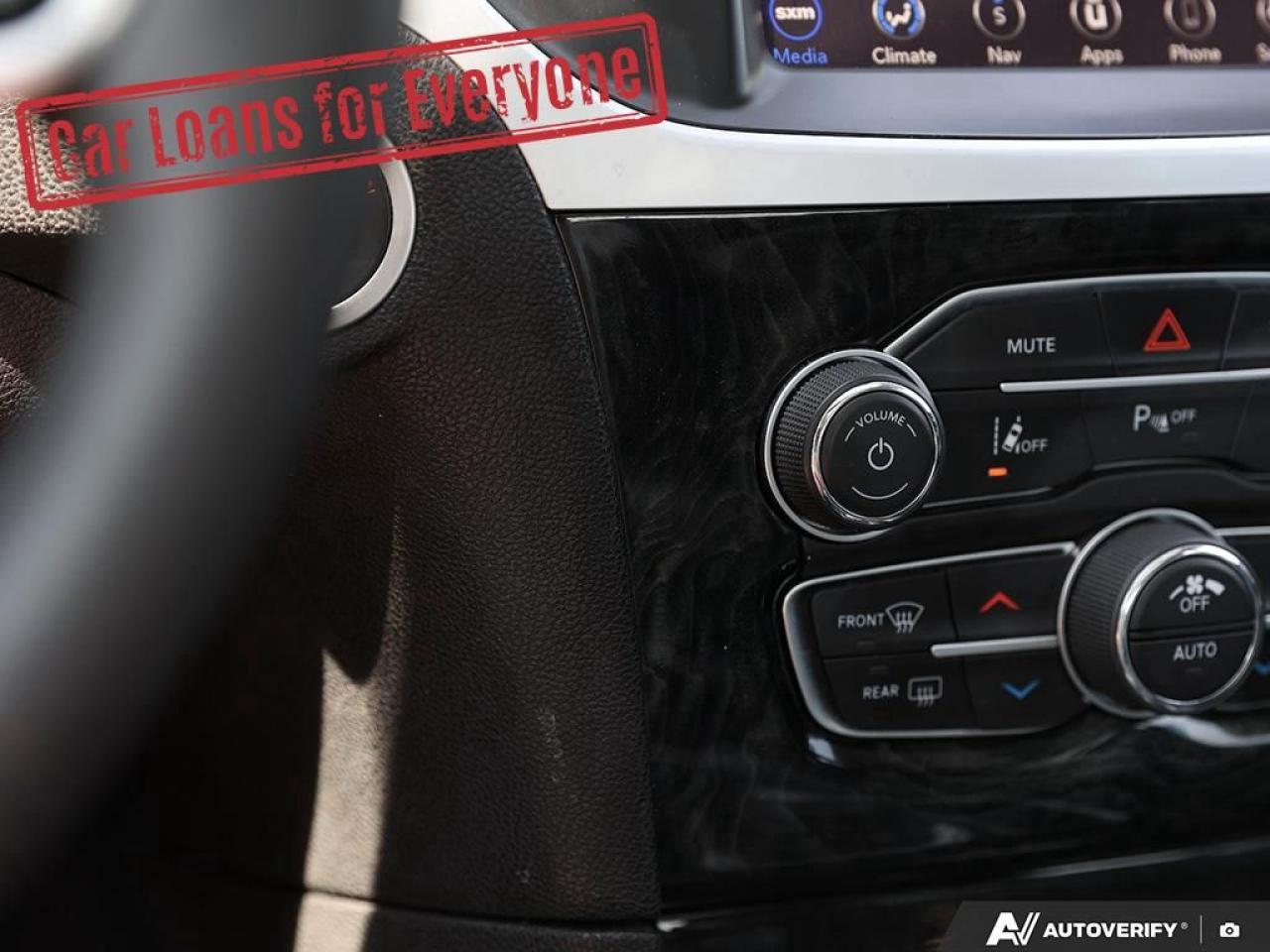 2023 Chrysler 300 300 TOURING L Photo