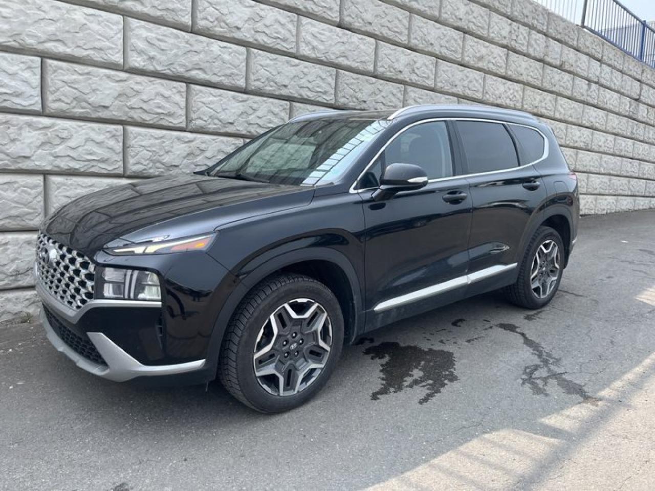 Used 2022 Hyundai Santa Fe Hybrid Preferred Trend | ACCIDENT FREE | DEALER MAINTAINED for sale in Fredericton, NB
