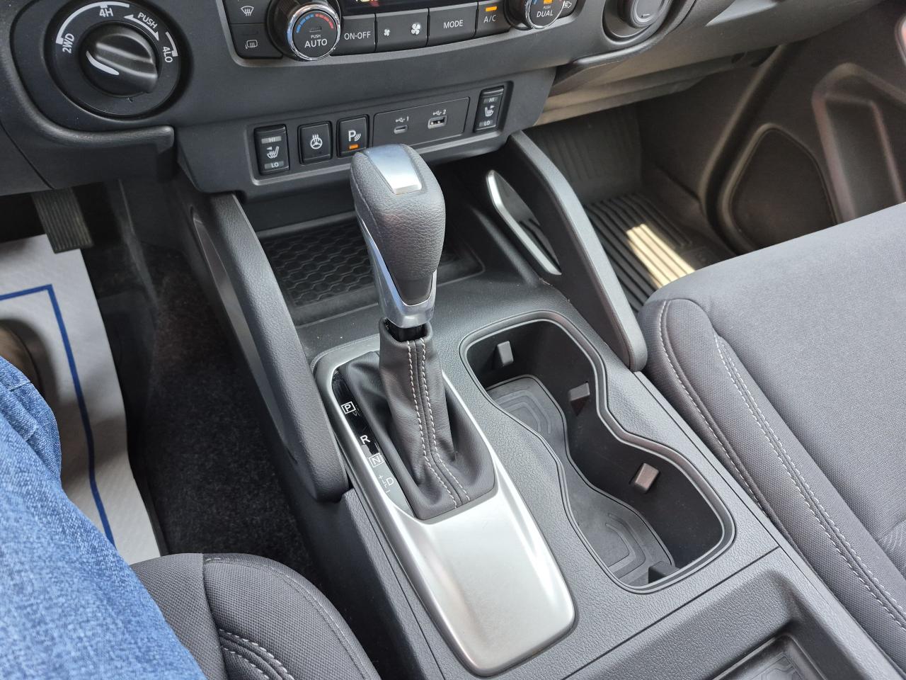 2022 Nissan Frontier SV SPORT Photo25