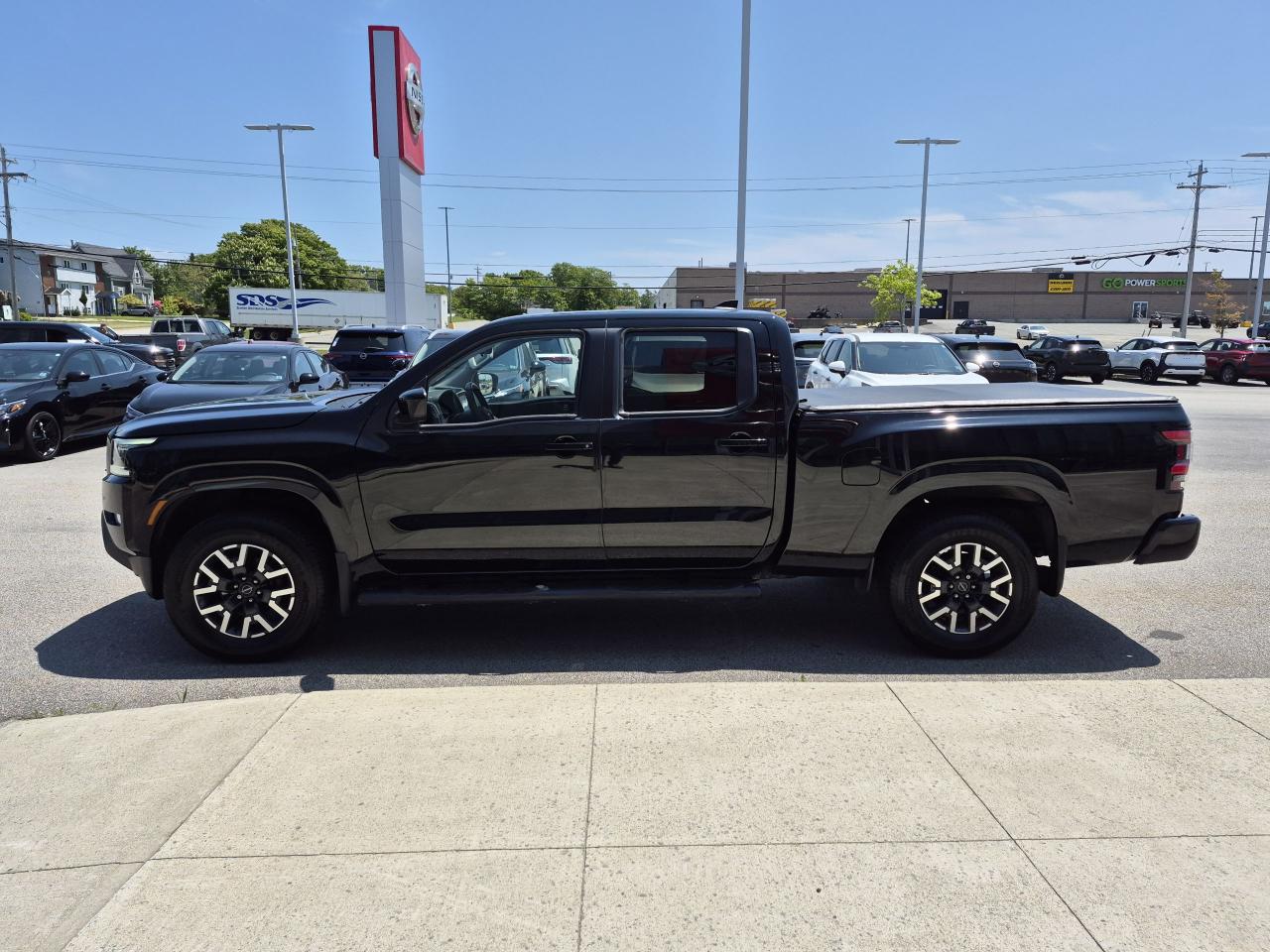 2022 Nissan Frontier SV SPORT Photo3