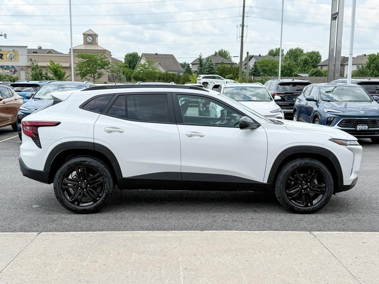 2025 Chevrolet Trax ACTIV 1.2L 3 CYL WITH REMOTE START/ENTRY, HEATED SEATS, HEATED STEERING WHEEL, APPLE CARPLAY AND ANDROID AUTO Photo