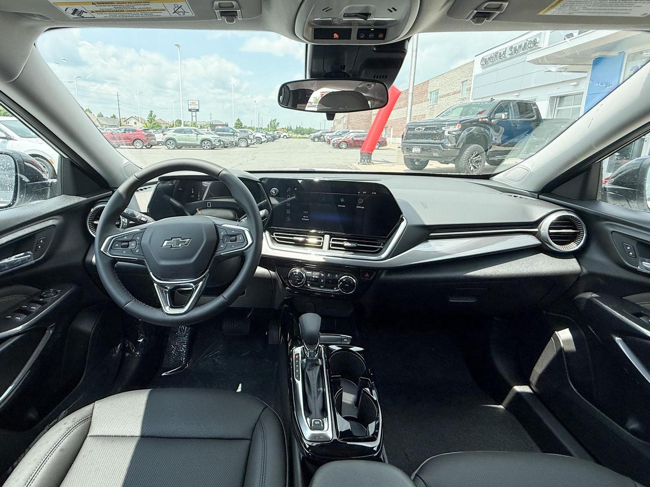 2025 Chevrolet Trax ACTIV 1.2L 3 CYL WITH REMOTE START/ENTRY, HEATED SEATS, HEATED STEERING WHEEL, APPLE CARPLAY AND ANDROID AUTO Photo