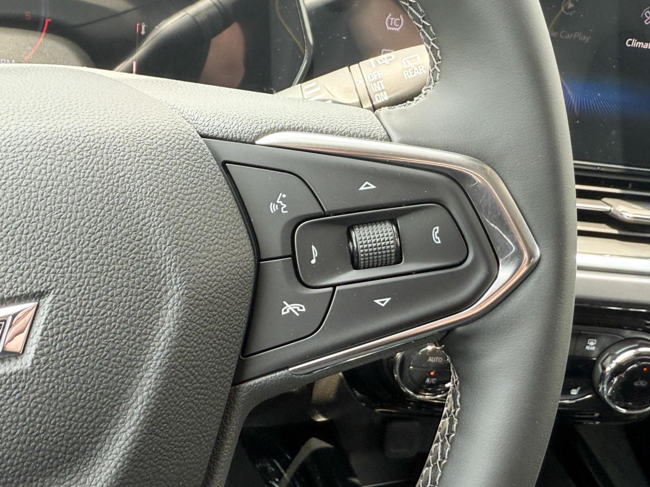 2025 Chevrolet Trax ACTIV 1.2L 3 CYL WITH REMOTE START/ENTRY, HEATED SEATS, HEATED STEERING WHEEL, APPLE CARPLAY AND ANDROID AUTO Photo