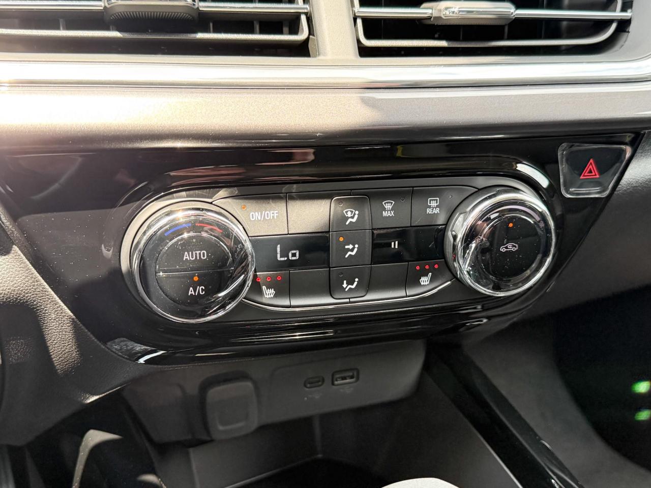 2025 Chevrolet Trax ACTIV 1.2L 3 CYL WITH REMOTE START/ENTRY, HEATED SEATS, HEATED STEERING WHEEL, APPLE CARPLAY AND ANDROID AUTO Photo