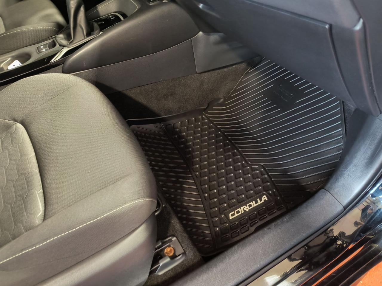 2019 Toyota Corolla SE Photo0