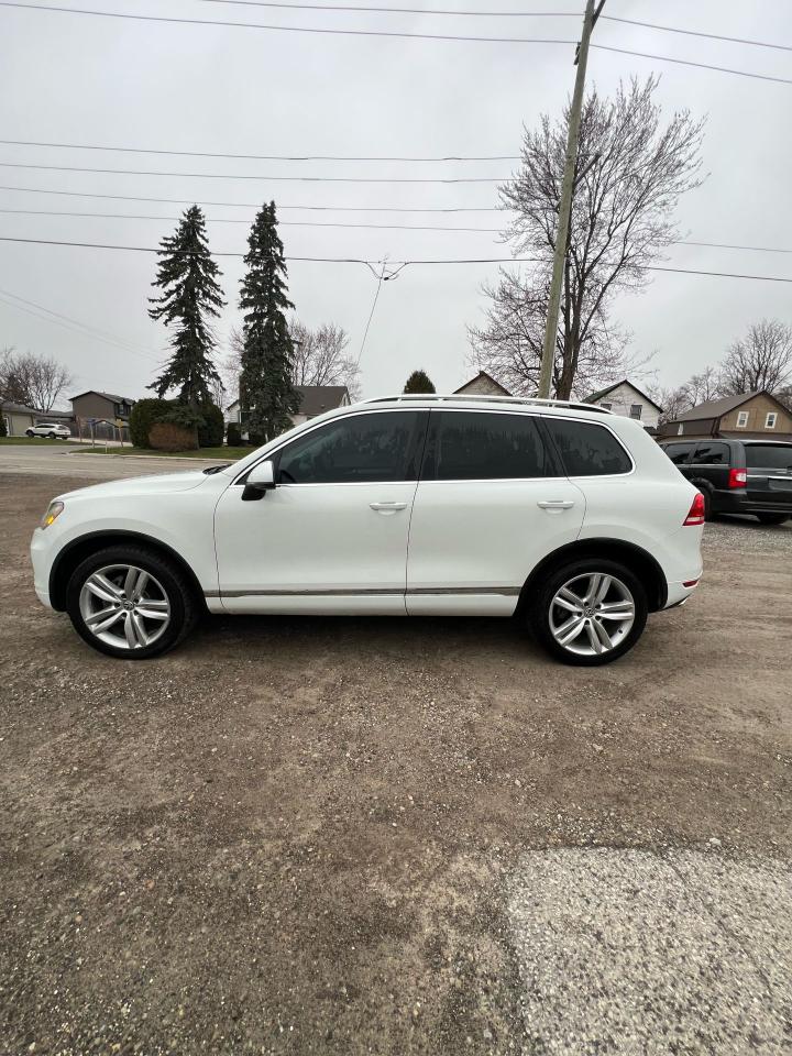 2014 Volkswagen Touareg HIGHLINE - Photo #2