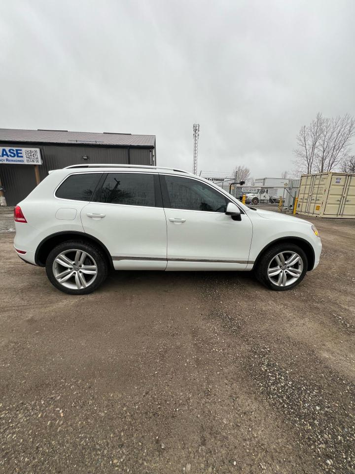 2014 Volkswagen Touareg HIGHLINE - Photo #3