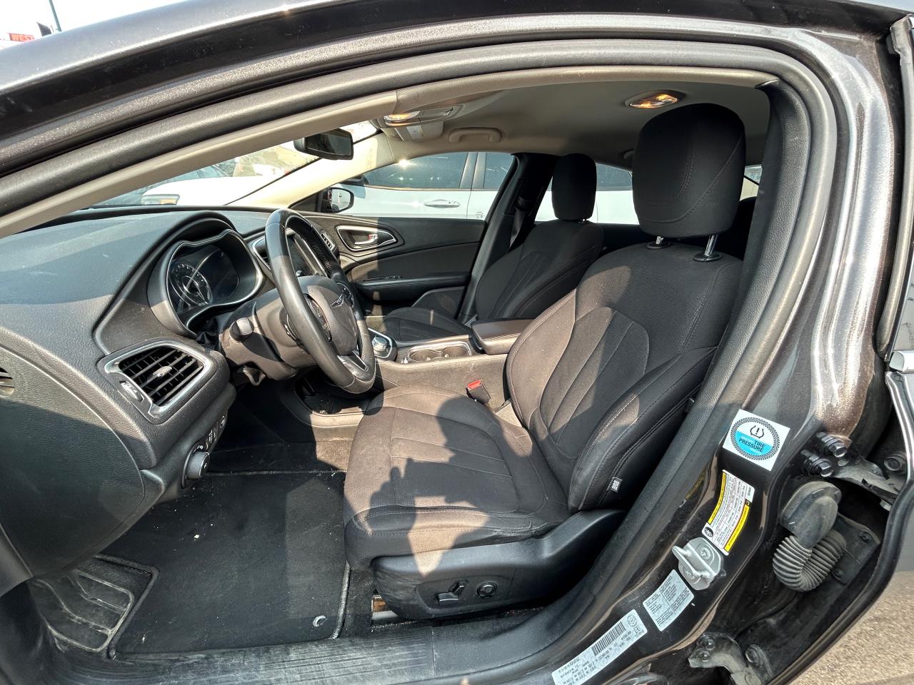 2016 Chrysler 200 Limited - Photo #5