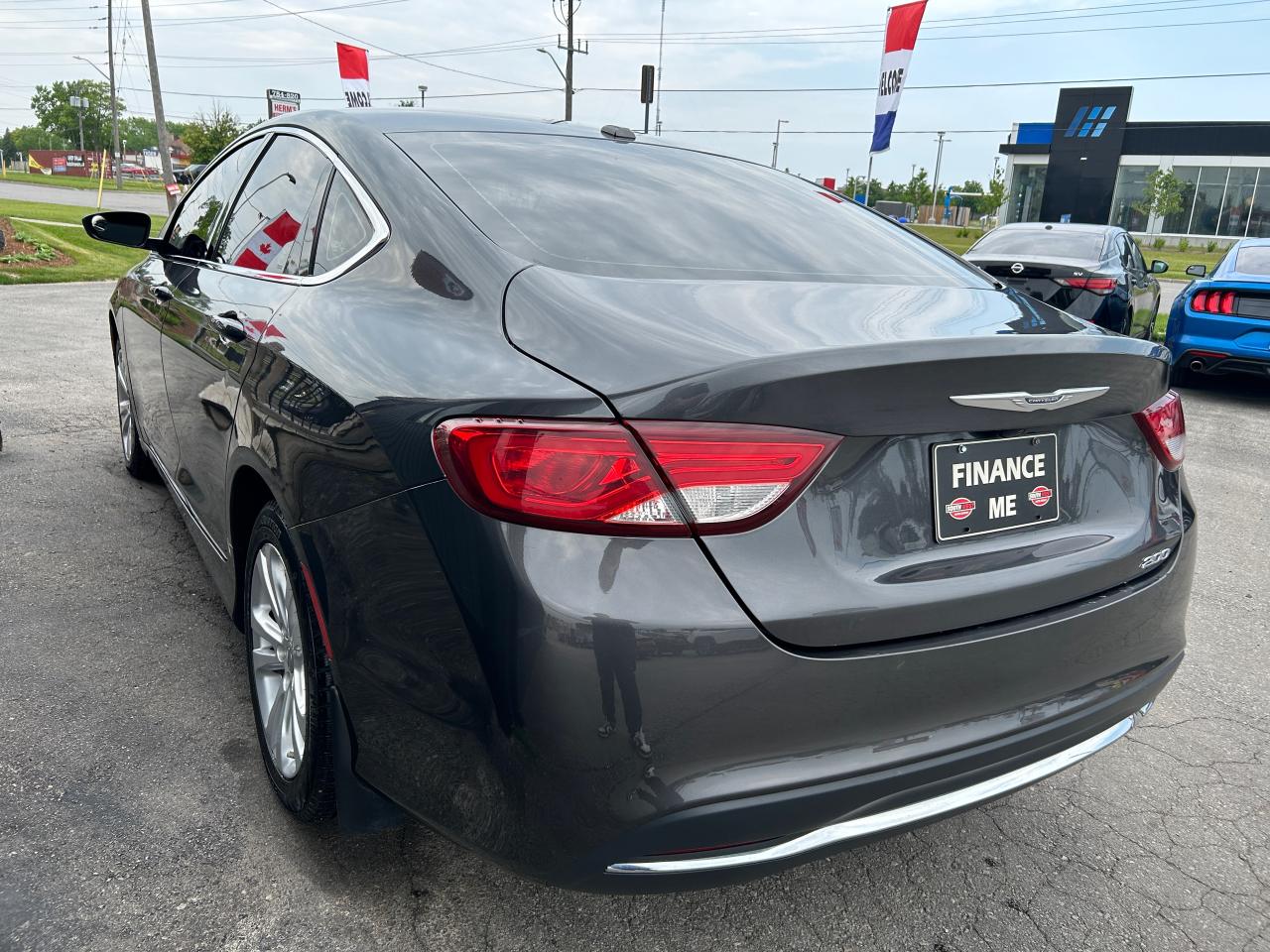 2016 Chrysler 200 Limited Photo4