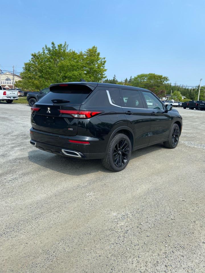 2023 Mitsubishi Outlander NOIR Photo19