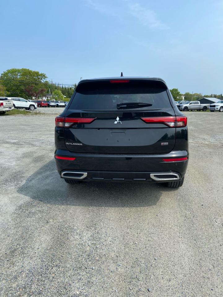2023 Mitsubishi Outlander NOIR Photo5