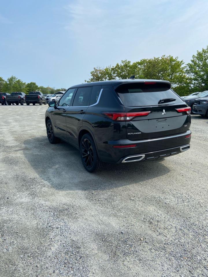 2023 Mitsubishi Outlander NOIR Photo21