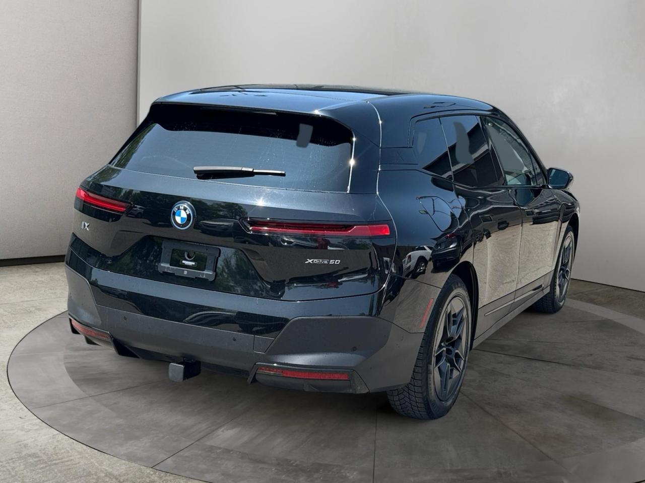 2023 BMW iX xDrive50 Photo3