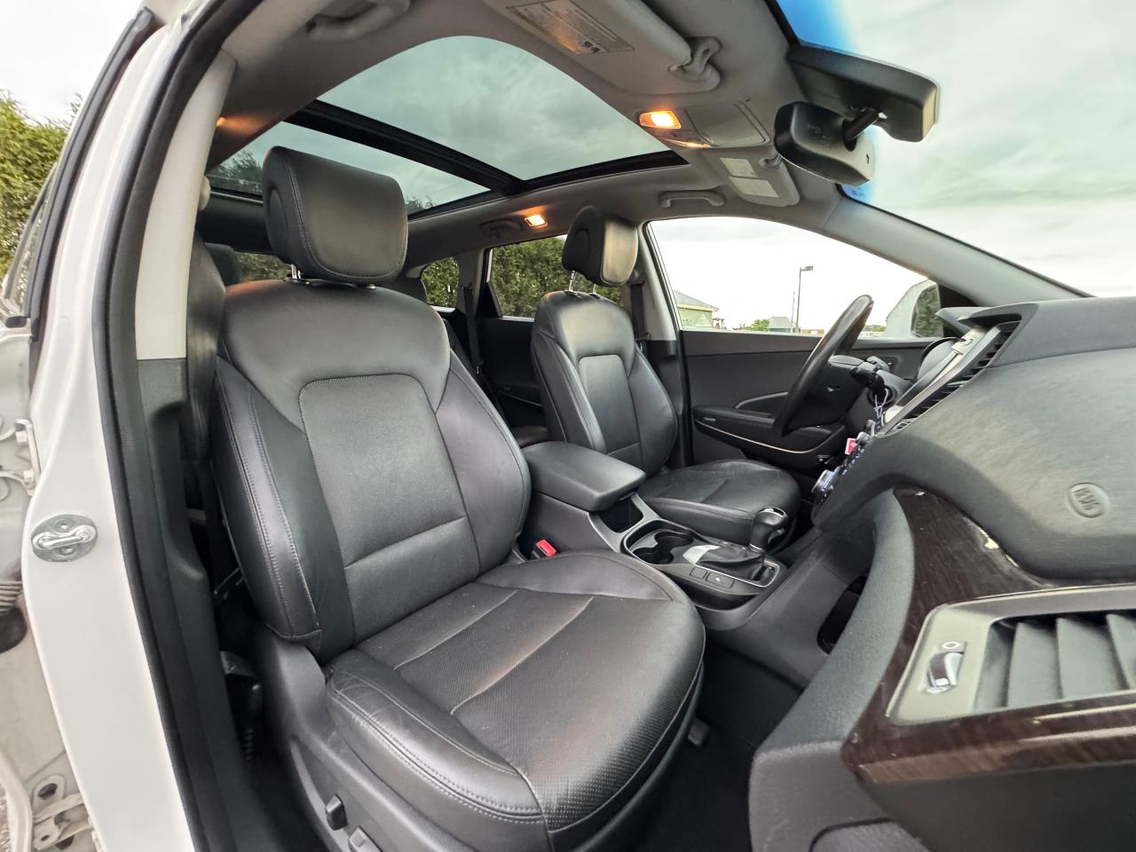 2017 Hyundai Santa Fe XL Luxury - Photo #10