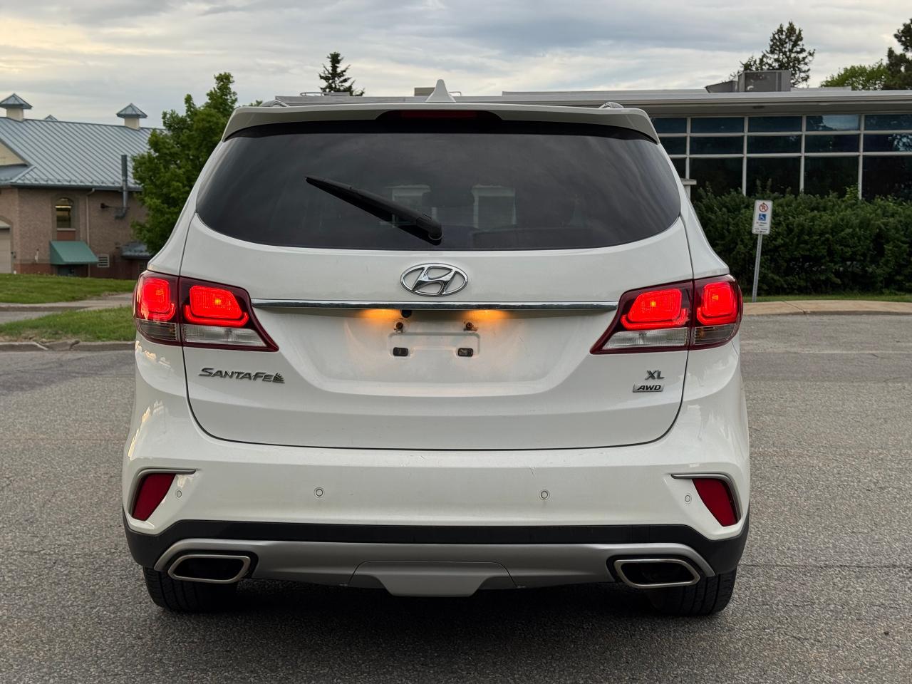 2017 Hyundai Santa Fe XL Luxury - Photo #8