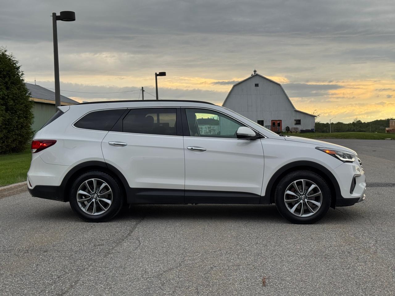 2017 Hyundai Santa Fe XL Luxury - Photo #4