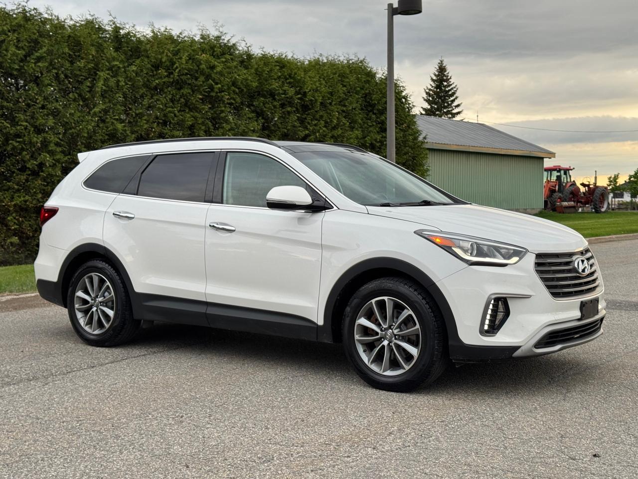 2017 Hyundai Santa Fe XL Luxury Photo2