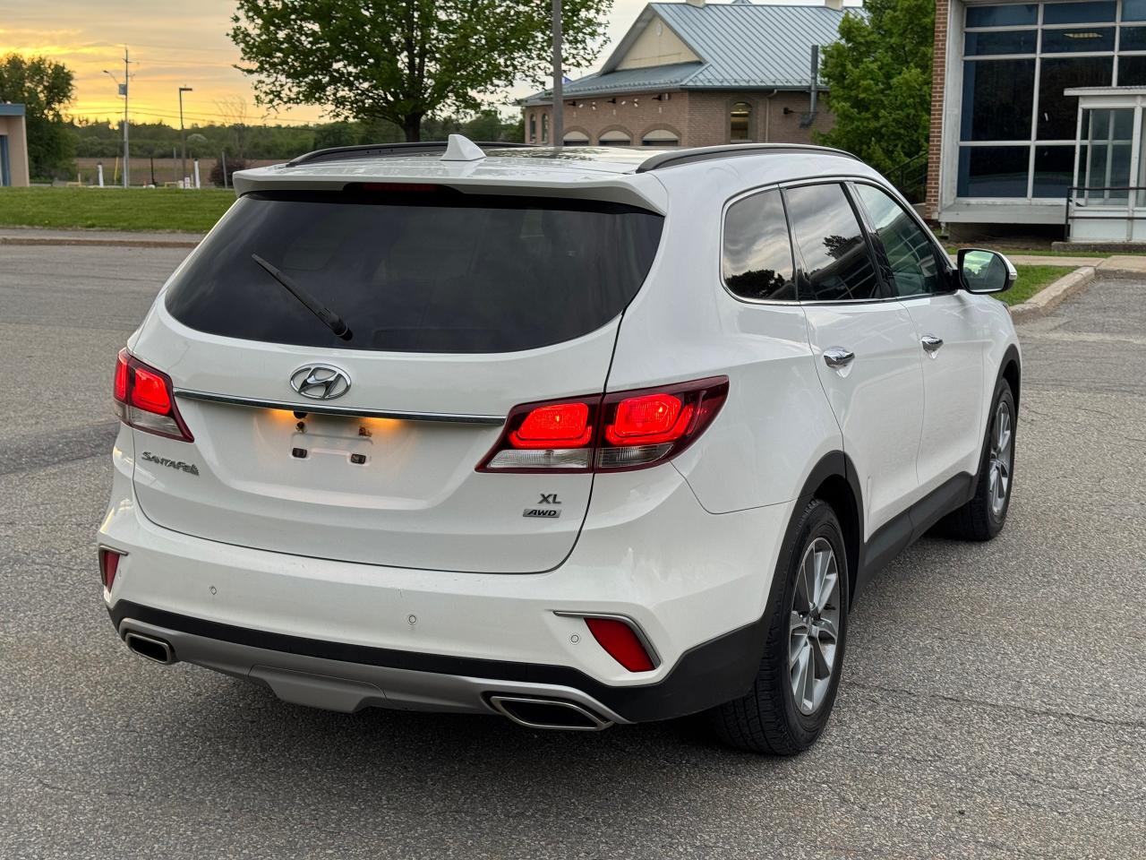 2017 Hyundai Santa Fe XL Luxury - Photo #7